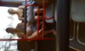 پدربزرگ یک جوان سیاه پوست در جوراب ساق بلند را لوس می عکس سکسی از کون دادن کند
