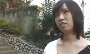 سبزه خال کوبی شده با عکس سکسی زن کونی گربه خود سرگرم می شود