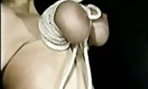 مرد با اسباب بازی سرگرم می شود عکس کیرلای کس و می مکد