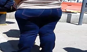 نازک روی تخت نشسته سکسیکوس کون است