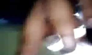 Pikaper گوشت گوساله را برای آبجو در عکس سکسی کون کوس نزدیکی ماشین پخش می کند