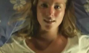 MILF روسی عکس های سکسی کون و کس خودش را با استرپون روی وب کم می کند