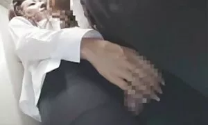 بازیکن فیلم سکس کیرکوس بیس بال یک مرد را در زمین پیچ می کند